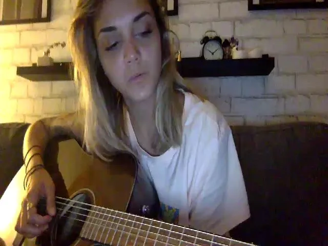 Live sex webcam photo for KennyLux #260353642