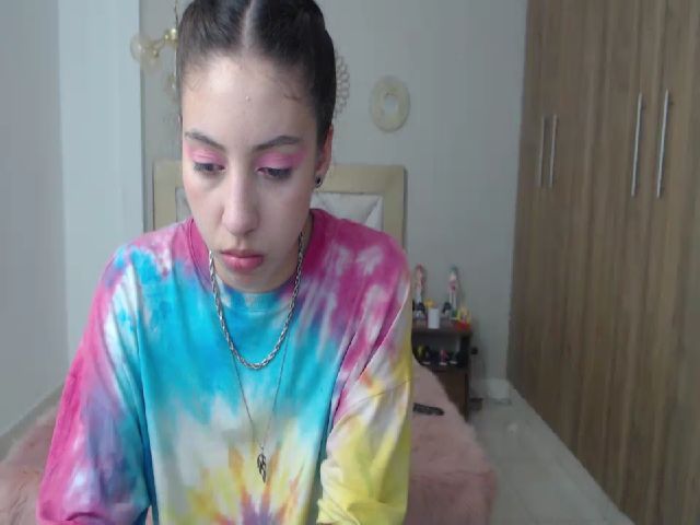 Live sex webcam photo for Emily_evans18 #252367767