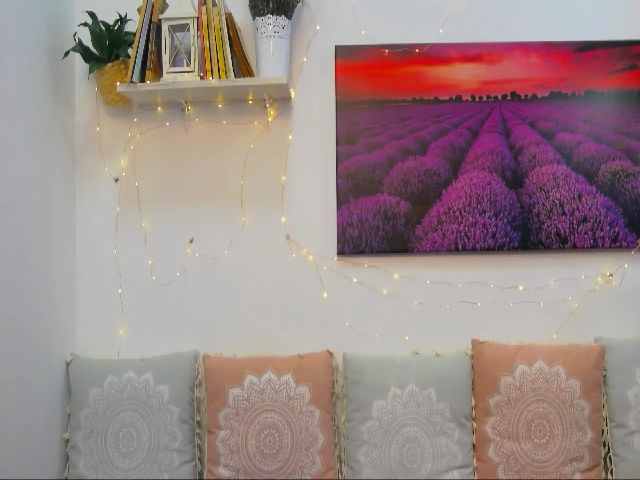 Live sex webcam photo for MaraW #256295363