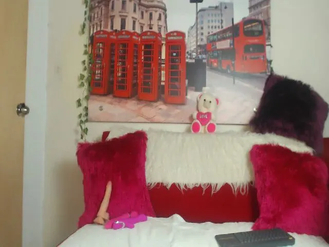 Live sex webcam photo for Emiliarain #256112265