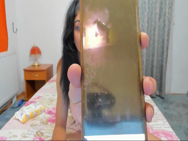 Live sex webcam photo for Emma_squirt4u #262360532