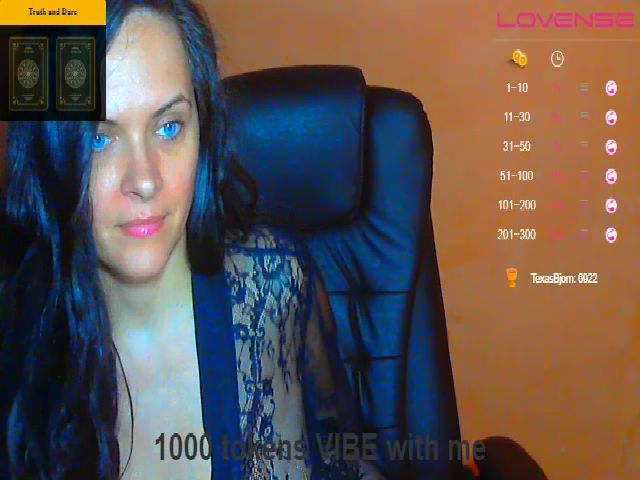 Live sex webcam photo for SexQueen1111 #254764100