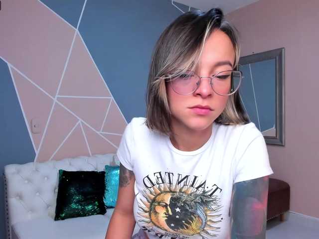 Live sex webcam photo for AmyAddison #250855308