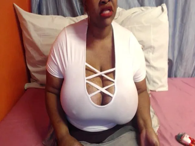 Live sex webcam photo for Sweetnozie #258583983