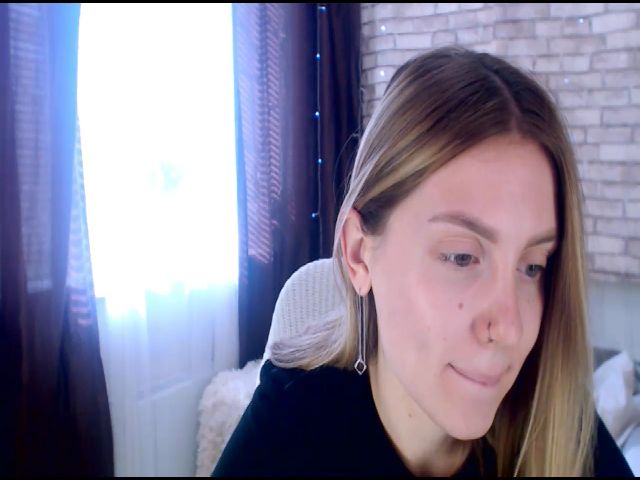 Live sex webcam photo for CumMeaRiver #256648029