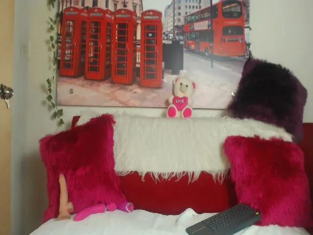 Live sex webcam photo for Emiliarain #256132303