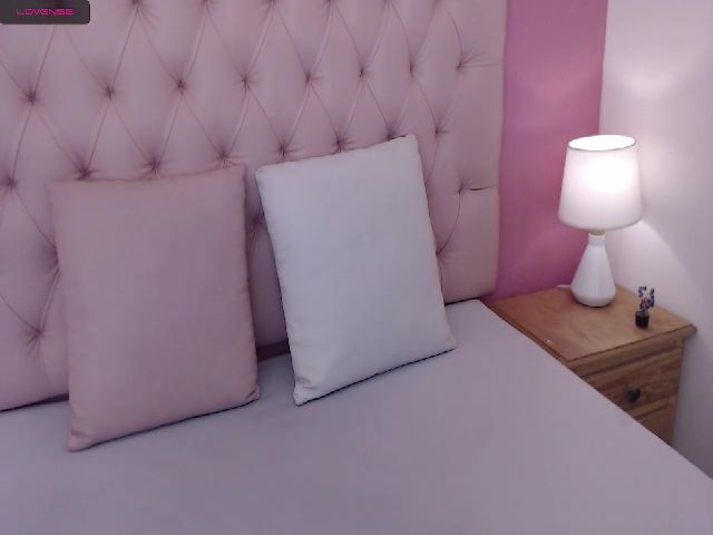 Live sex webcam photo for Keyra_R #262076955