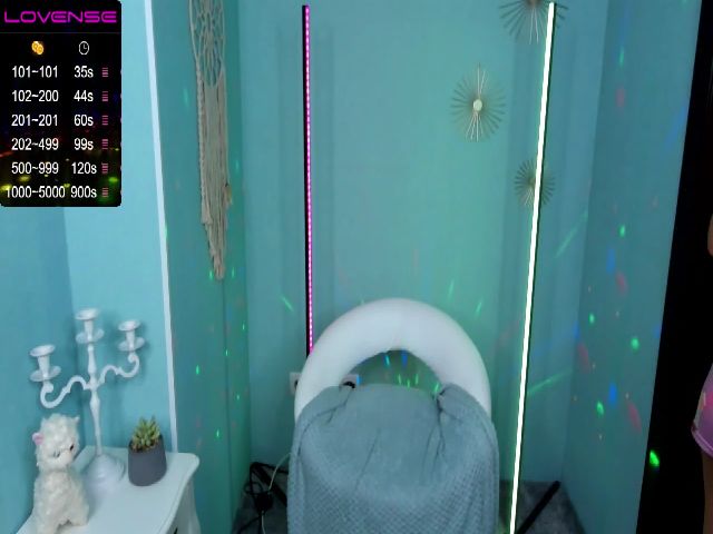 Live sex webcam photo for LittlleAngela #258903597