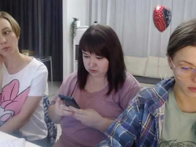 Live sex webcam photo for BugaGirls #241131849