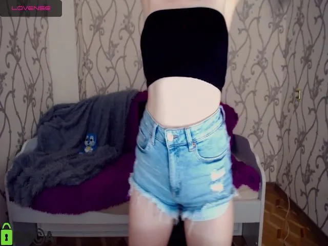 Live sex webcam photo for Kira__Queen #262070355