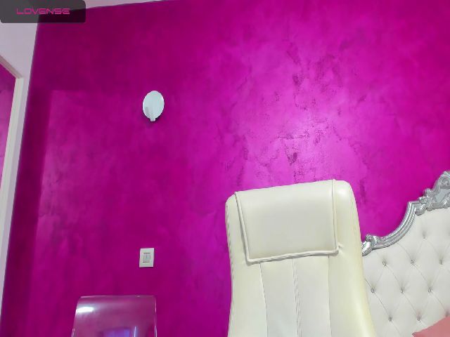 Live sex webcam photo for AimeeTeen #255227817