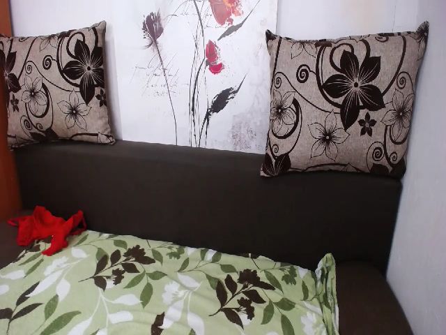 Live sex webcam photo for TeaseKate #258674115