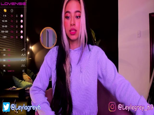 Live sex webcam photo for LeylaGrey #256143292