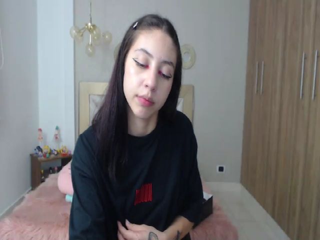 Live sex webcam photo for Emily_evans18 #254351889