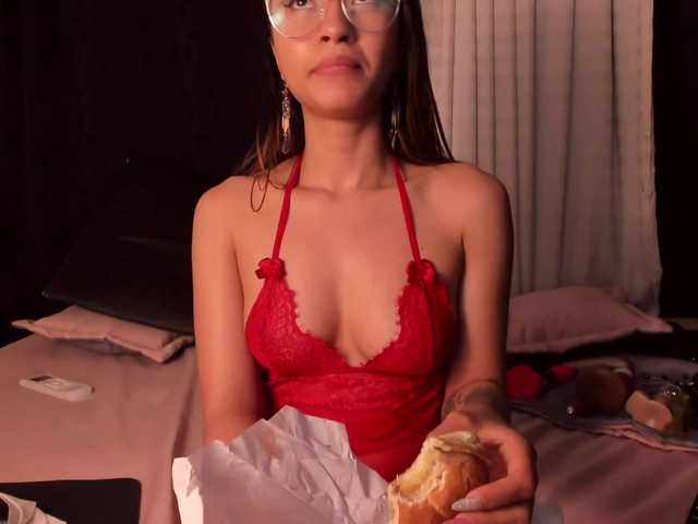 Live sex webcam photo for PaulinaBelush #252046914