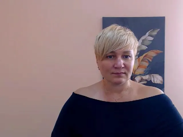 Live sex webcam photo for KailyMey #256292247