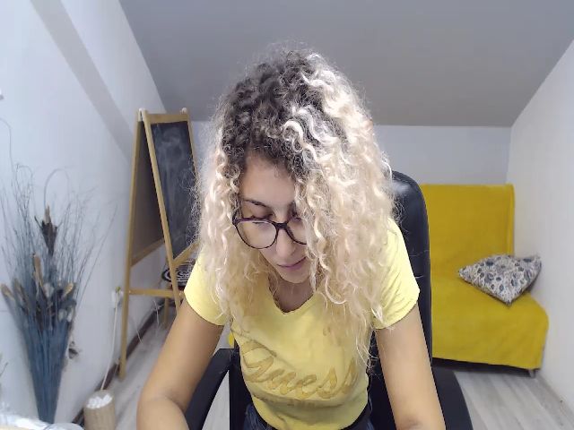 Live sex webcam photo for CurlyBella #261204594