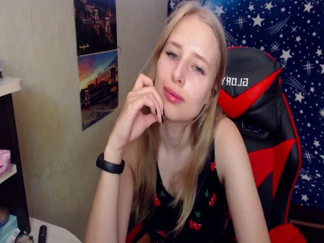 Live sex webcam photo for JessyGinger #255060775