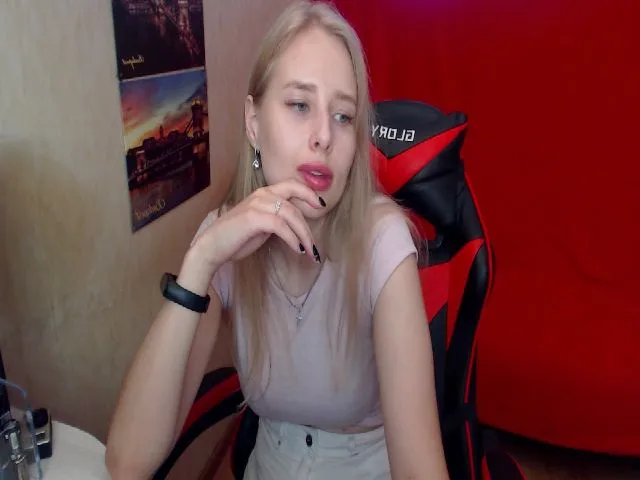 Live sex webcam photo for JessyGinger #265480721