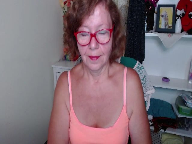 Live sex webcam photo for Adele_69 #262984095