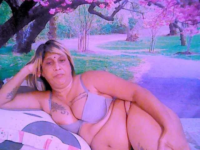 Live sex webcam photo for indianroxy #287933162