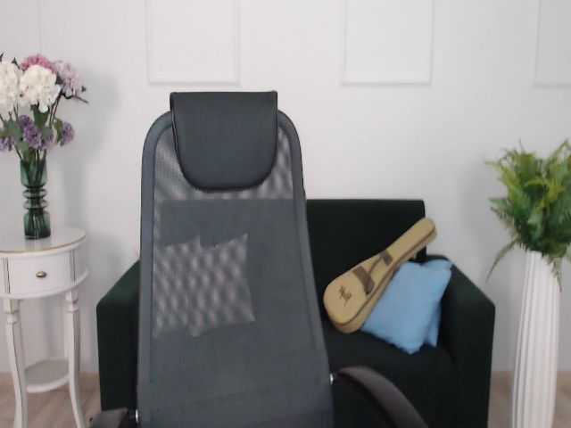 Live sex webcam photo for GloriaElmers #252523693