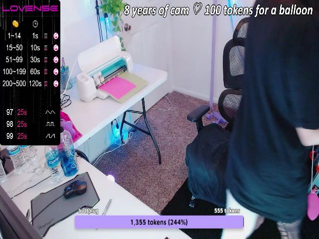 Live sex webcam photo for moonlitfox #252577750