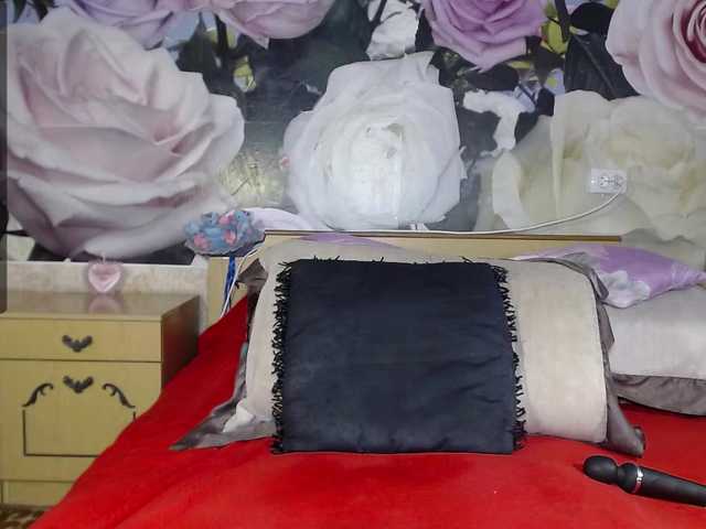 Live sex webcam photo for -Karolina555- #241229026