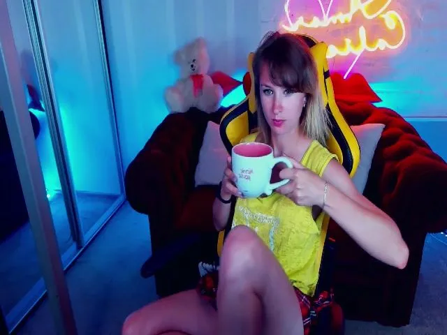 Live sex webcam photo for WhiteFoxi #255962198