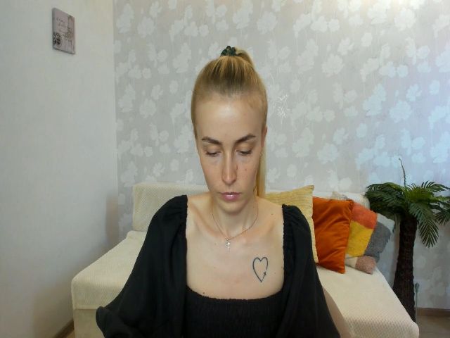 Live sex webcam photo for MissisRexa #263083913