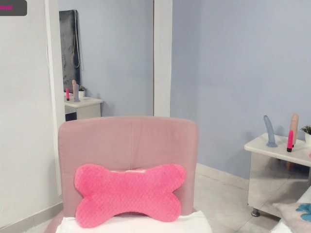 Live sex webcam photo for Angiiee #251265020