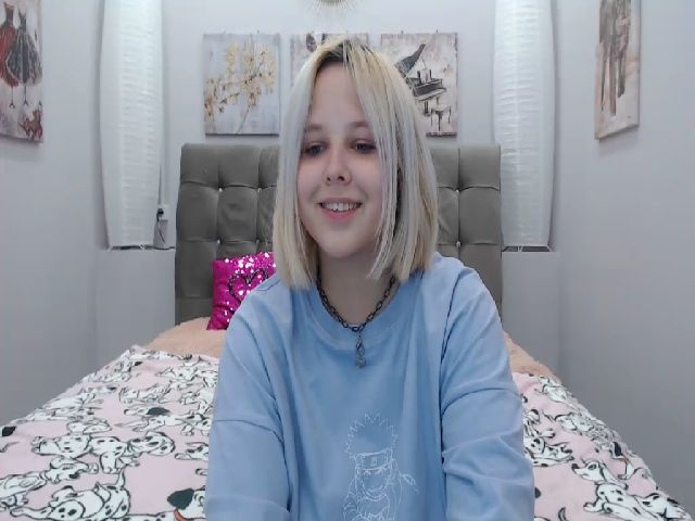 Live sex webcam photo for Helokit #253728448