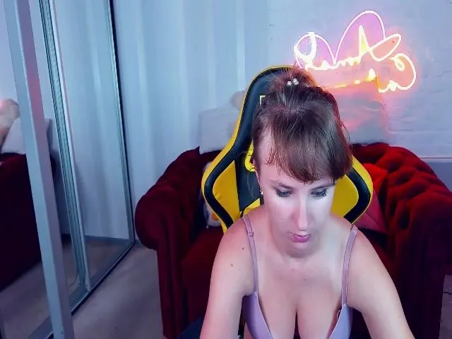 Live sex webcam photo for WhiteFoxi #261173847