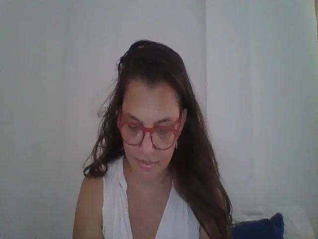 Live sex webcam photo for SweetLola01 #260940838