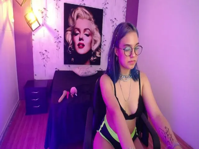 Live sex webcam photo for Spaaarkie #255703930