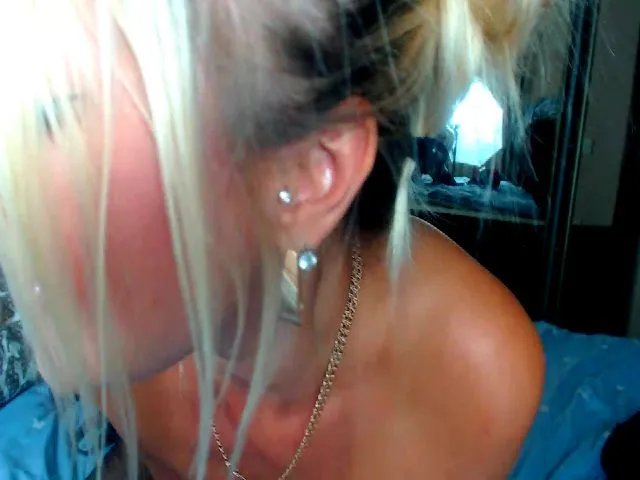 Live sex webcam photo for LassCherry18 #256957126