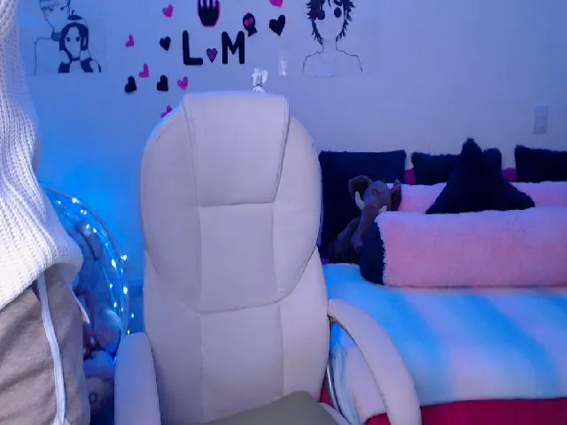 Live sex webcam photo for Laura_R23 #260718001