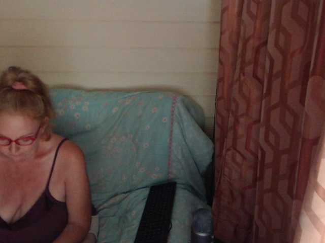 Live sex webcam photo for LisaLinny #255134876