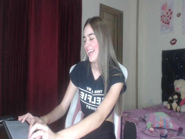 Live sex webcam photo for MIA_LOVE24 #255815454