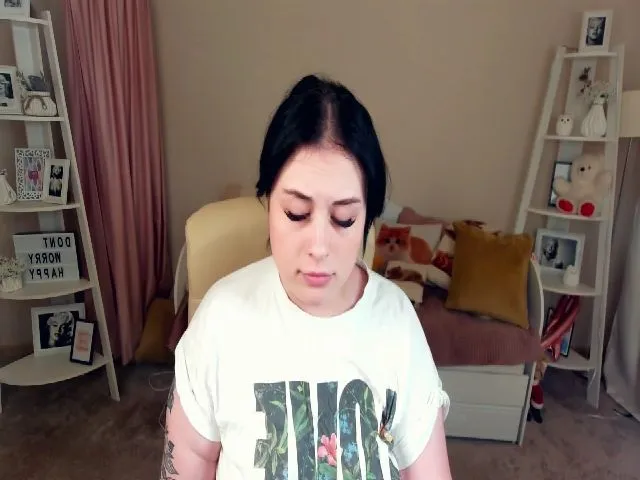 Live sex webcam photo for SerahMirabeli #257144638