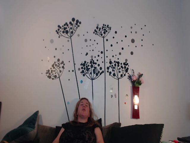 Live sex webcam photo for voluptuousDDD #259440329