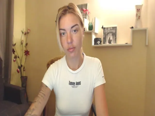 Live sex webcam photo for KristinBright #253322654