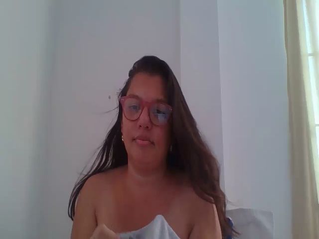 Live sex webcam photo for SweetLola01 #255146501