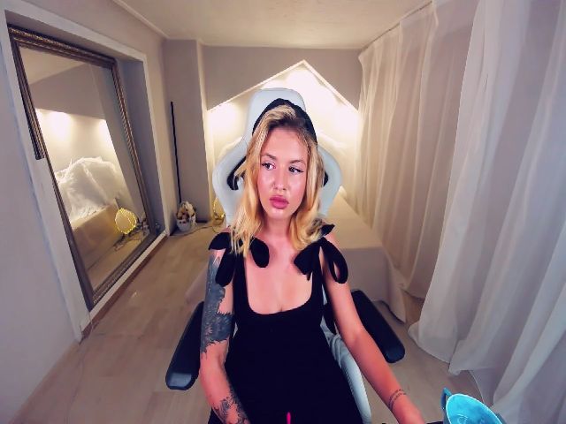 Live sex webcam photo for ArielAniston #260102532