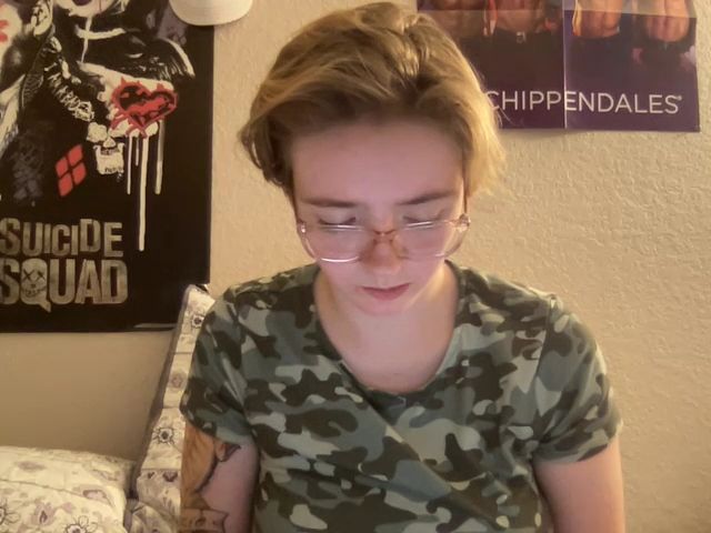 Live sex webcam photo for CandyBurger #252887333