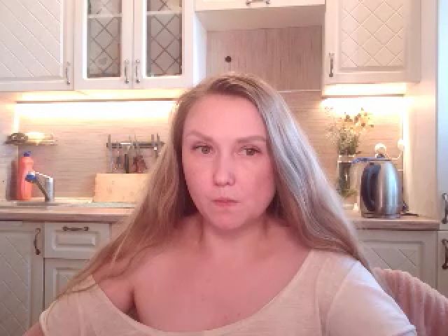 Live sex webcam photo for JaneGrey111 #253354902