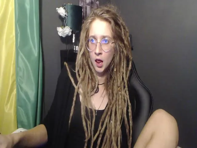 Live sex webcam photo for KINKYkeira #258808462