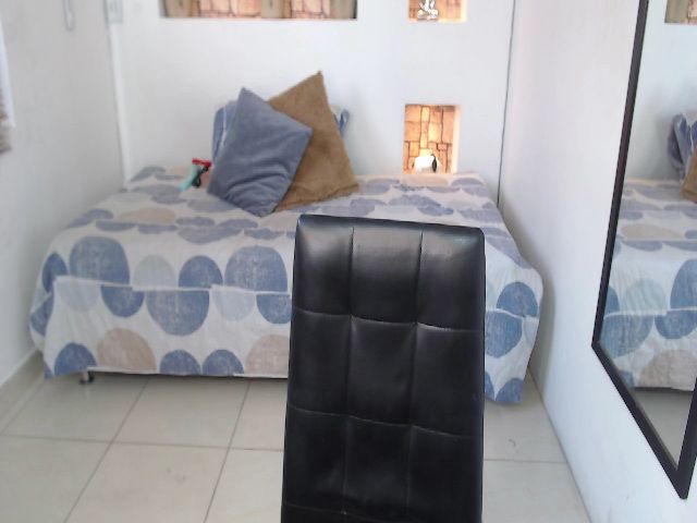 Live sex webcam photo for nicollewalton #258867514