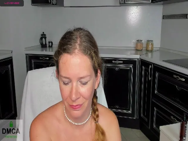 Live sex webcam photo for StelaMartin #253090502