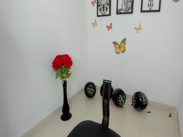 Live sex webcam photo for Juline_smithh #255313683